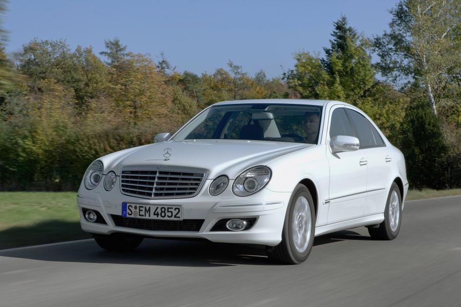  Mercedes-Benz E300 BlueTEC 2009 года  (фото 3 из 8)